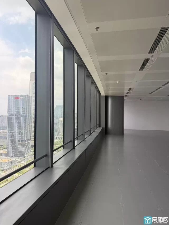 宁波中心大厦393.88平米办公室出租朝南月租金27555元一个月