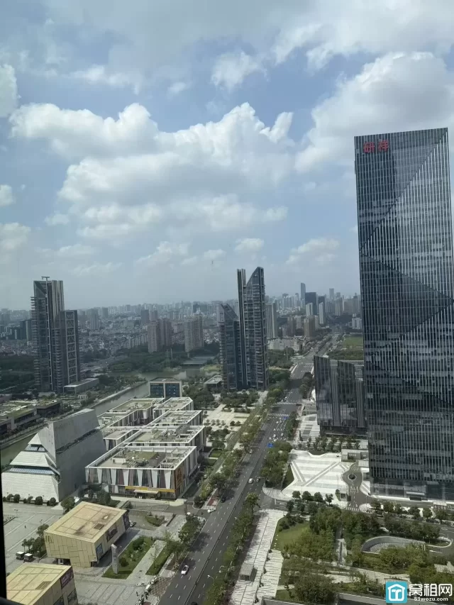宁波中心大厦393.88平米办公室出租朝南月租金27555元一个月