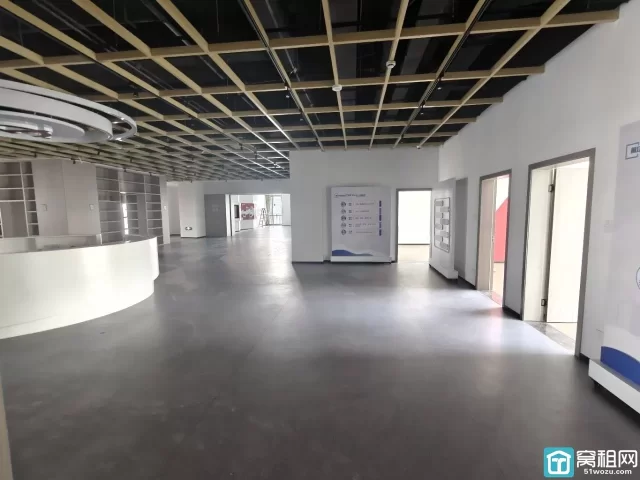 宁波4号线金山路地铁口200m金山中心1086平精装办公特价0.9元/平出租