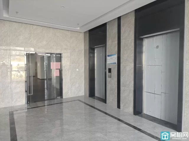 宁波4号线金山路地铁口200m金山中心1086平精装办公特价0.9元/平出租
