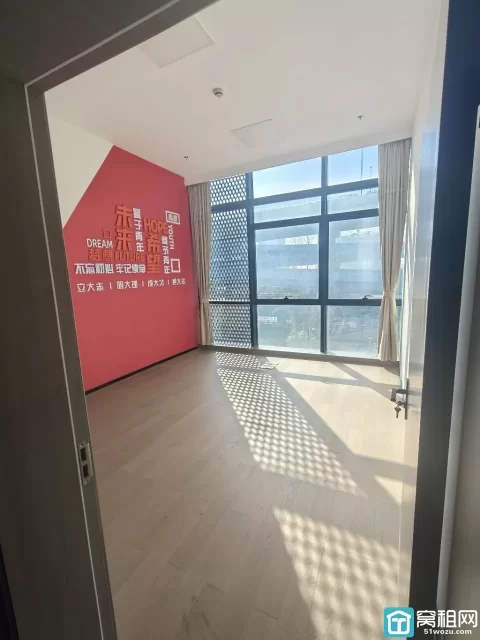 宁波4号线金山路地铁口200m金山中心1086平精装办公特价0.9元/平出租