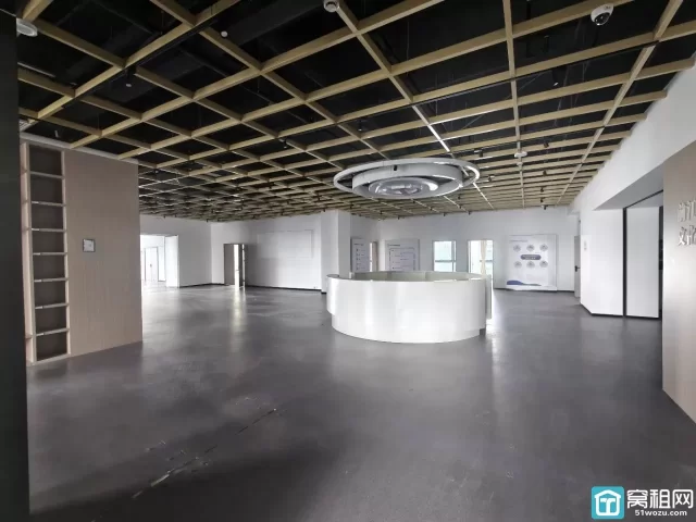 宁波4号线金山路地铁口200m金山中心1086平精装办公特价0.9元/平出租