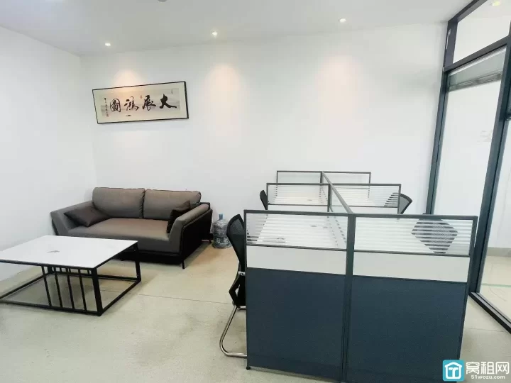 宁波高桥商会大厦 70㎡朝东办公室出租 精装带全套家具，户型通透