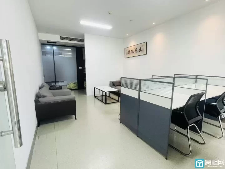 宁波高桥商会大厦 70㎡朝东办公室出租 精装带全套家具，户型通透