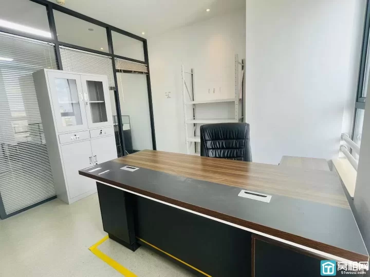 宁波高桥商会大厦 70㎡朝东办公室出租 精装带全套家具，户型通透