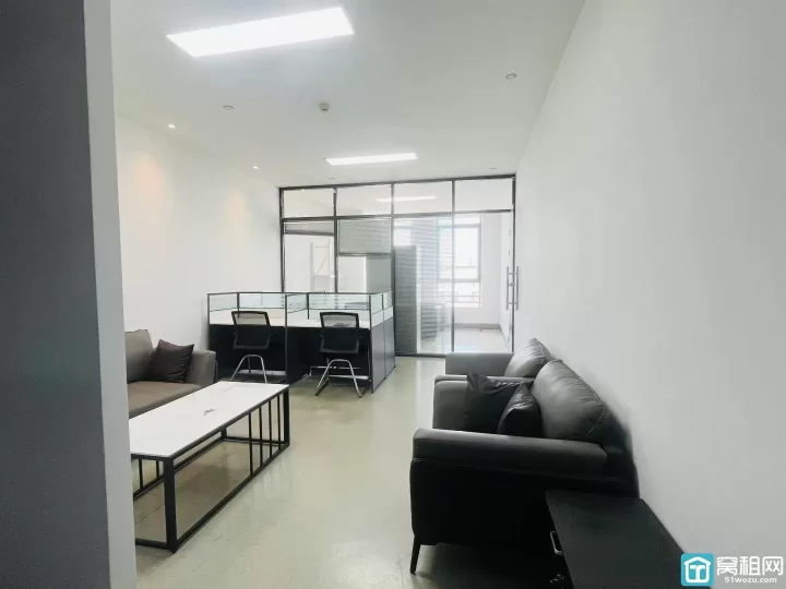 宁波高桥商会大厦 70㎡朝东办公室出租 精装带全套家具，户型通透