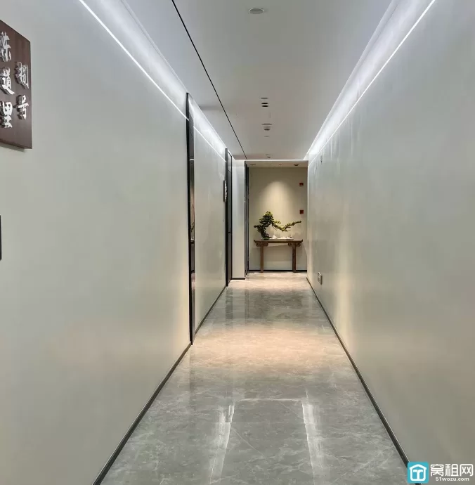 东部新城恒大城市之光161平 2个隔间  落地窗 独立空调8300元/月出租