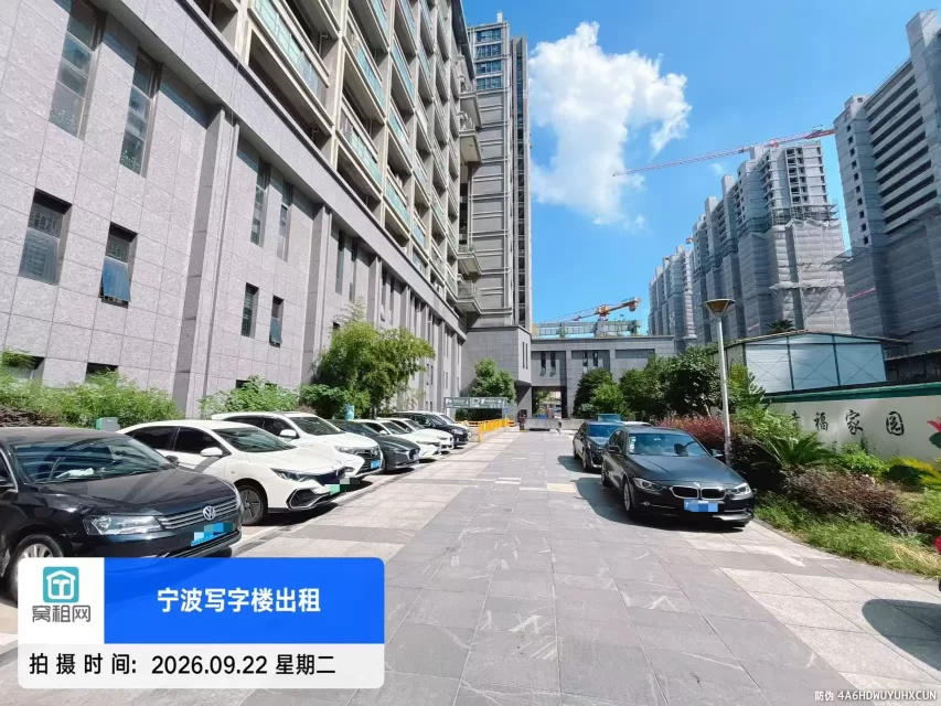 宁波鄞州区彩虹南路11号嘉汇国贸停车收费