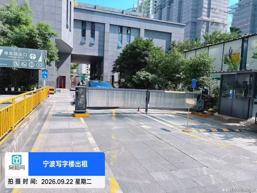 宁波鄞州区彩虹南路11号嘉汇国贸停车收费