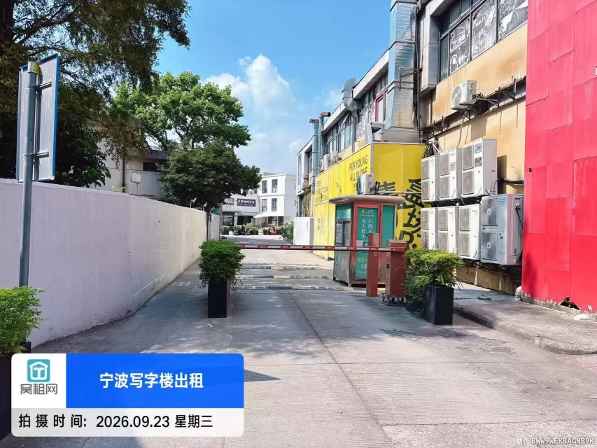 集盒广场停车收费多少？