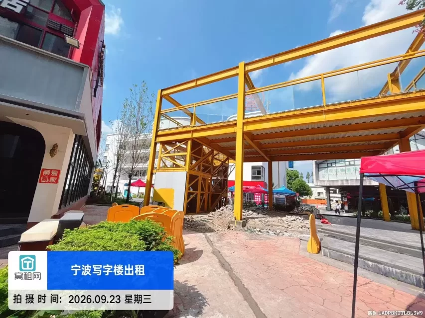 集盒广场停车收费多少？