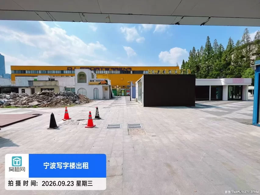 集盒广场停车收费多少？
