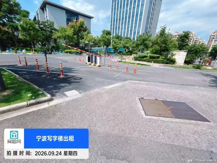 宁波镇海创E慧谷停车场收费