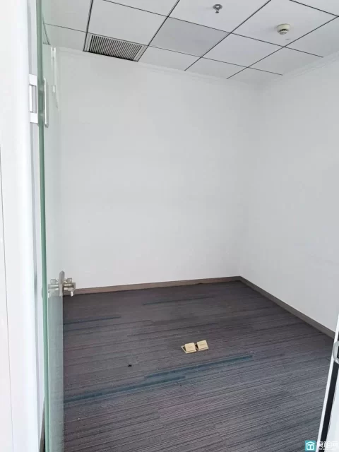 宁波鄞州区浙江创新中心247平带储物间 5+1格局落地窗 东北朝向 视野好 月租金9000