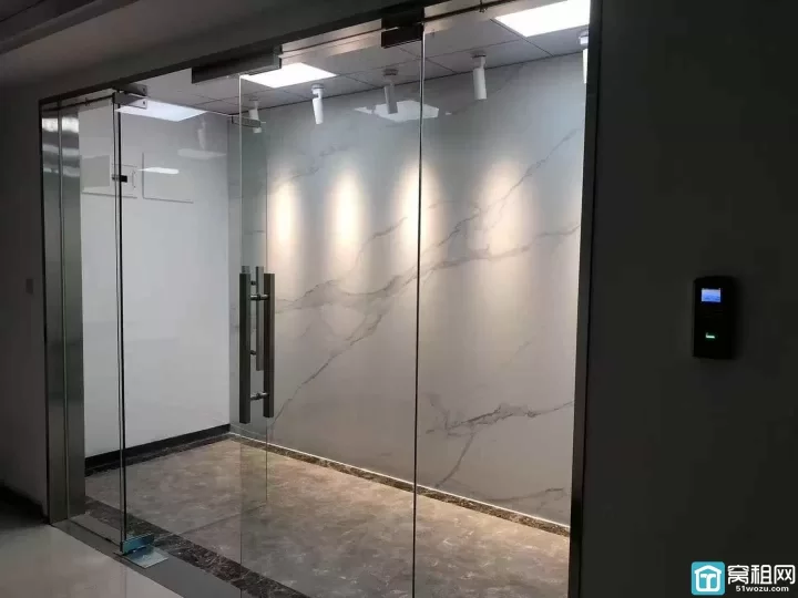 宁波新海蓝钻A座边套办公室出租，东南方向建筑面积128平