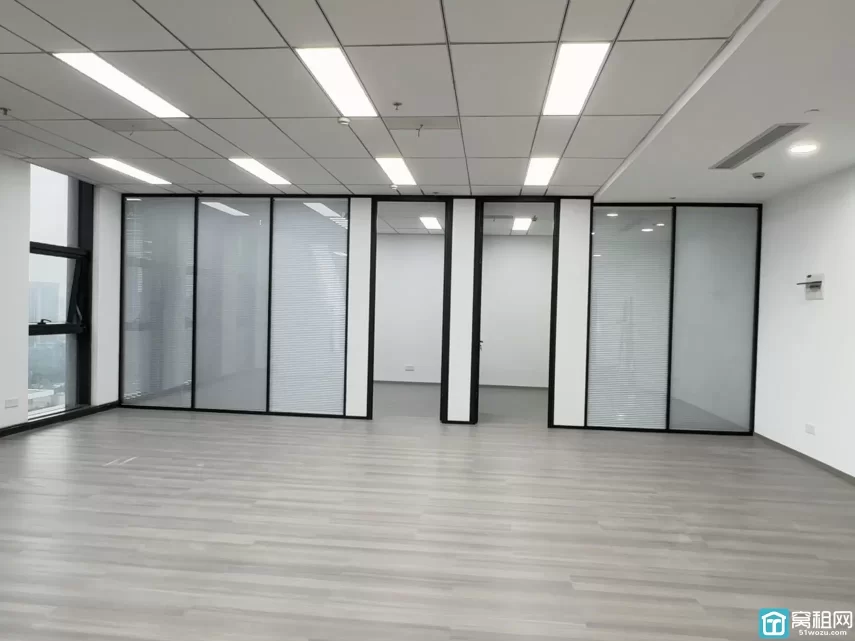 宁波东部新城发展大厦隔壁城投大厦220平米精装修办公室招租