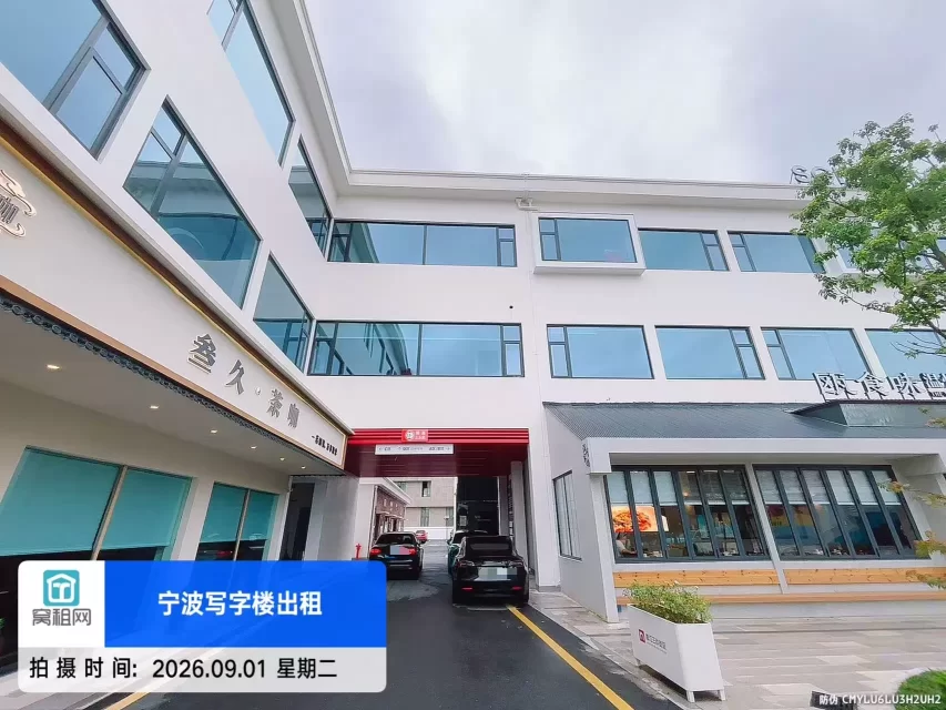 鄞州区万达附近嵩江999停车收费多少一个月？