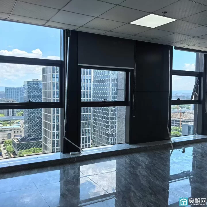 宁波南部商务区2期泰康大厦西南朝向电梯口310平办公室多隔断出租