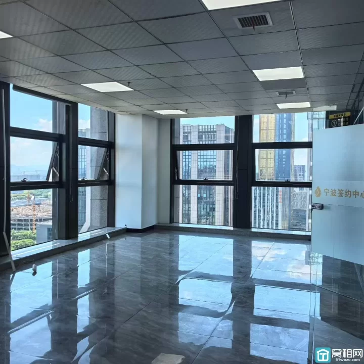 宁波南部商务区2期泰康大厦西南朝向电梯口310平办公室多隔断出租