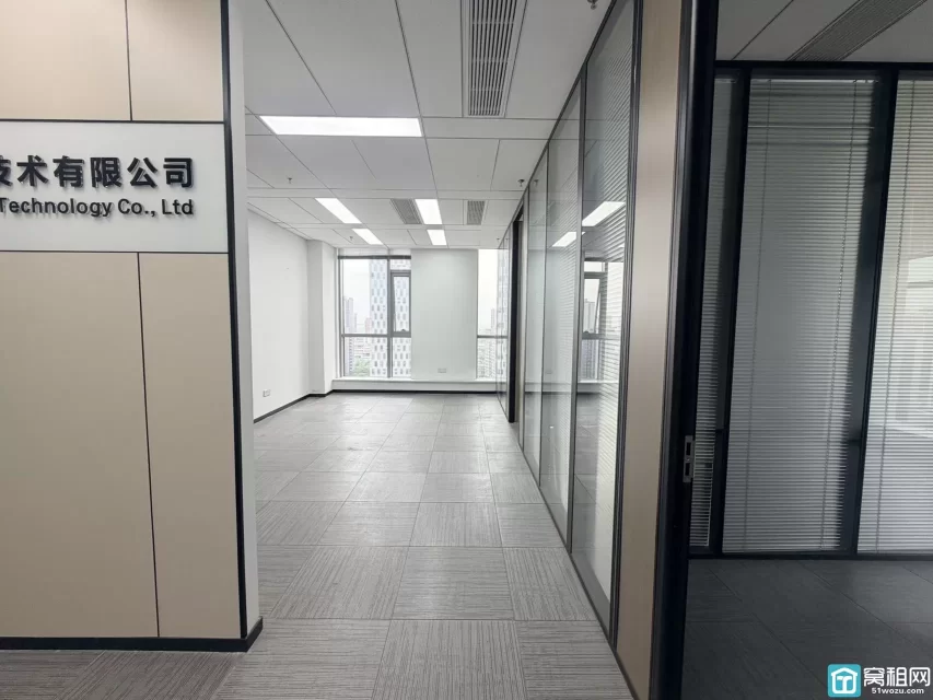 宁波鄞州万达广场附近恒凯中心大厦出租145平方，精装3隔间，租金8821每月