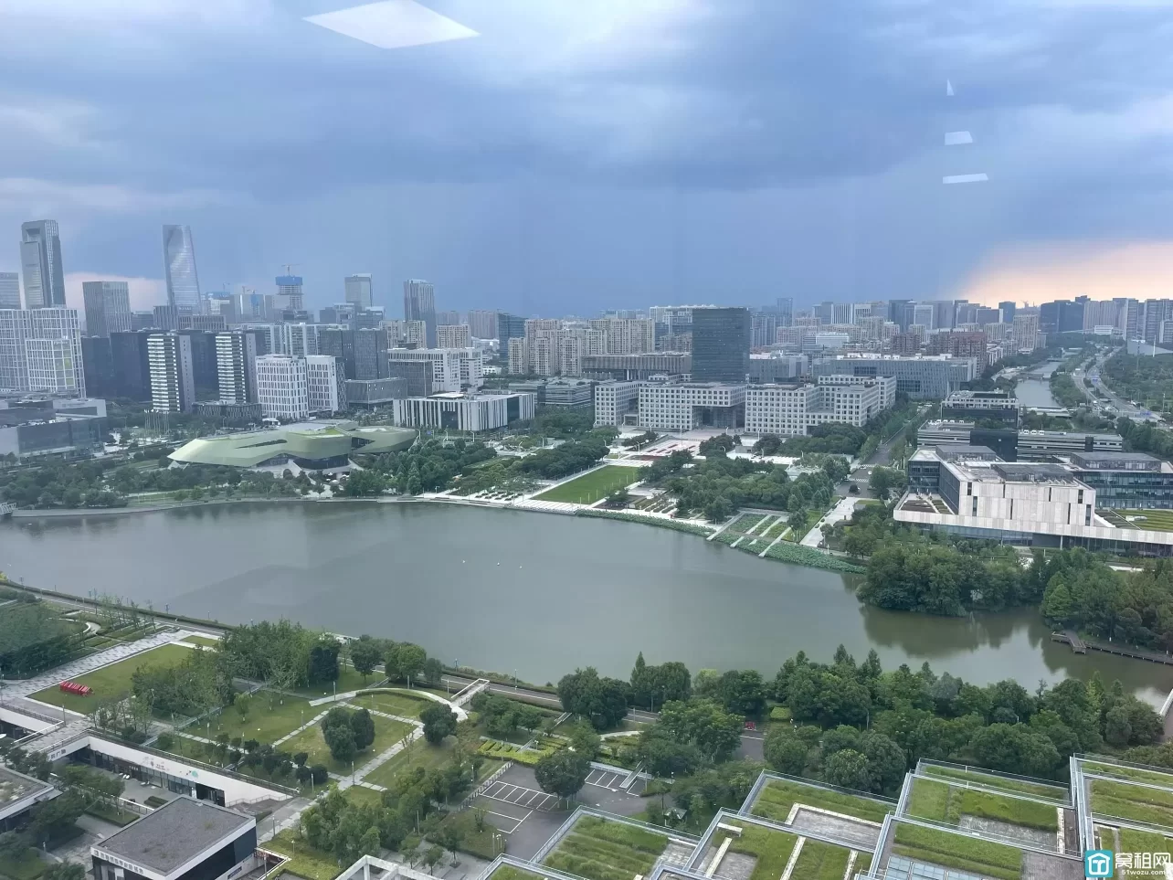宁波东部新城银泰大厦173平 2隔间 朝北看公园水系出租