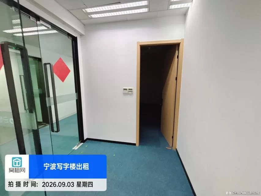 宁波东部新城国金云智基地200平米精装修办公室招租单价2.5元/平米/天