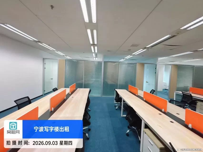 宁波东部新城220平米精装修写字楼出租带办公桌椅