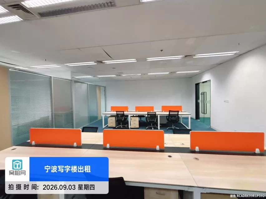 宁波东部新城220平米精装修写字楼出租带办公桌椅