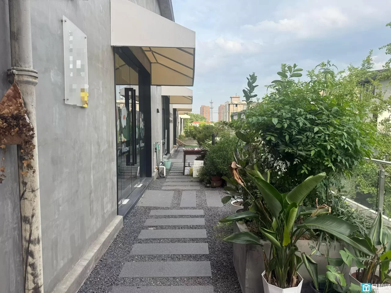宁波江北创新设计园区带小花园260平 户型方正，环境舒适 可分租130➕130平