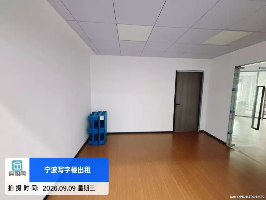 宁波江北外滩铭雅苑大厦72平米朝西办公室招租3000元/月