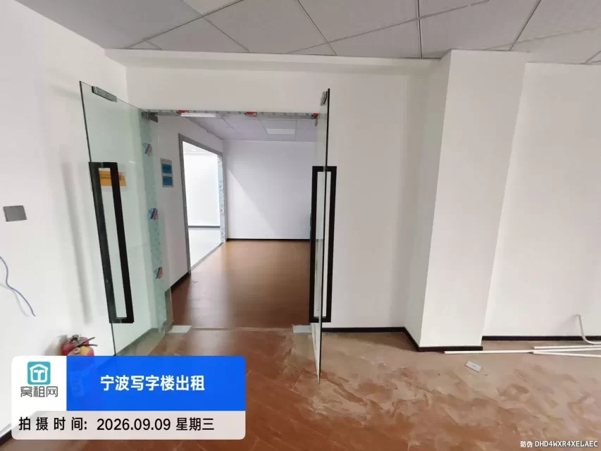 宁波江北外滩铭雅苑大厦72平米朝西办公室招租3000元/月