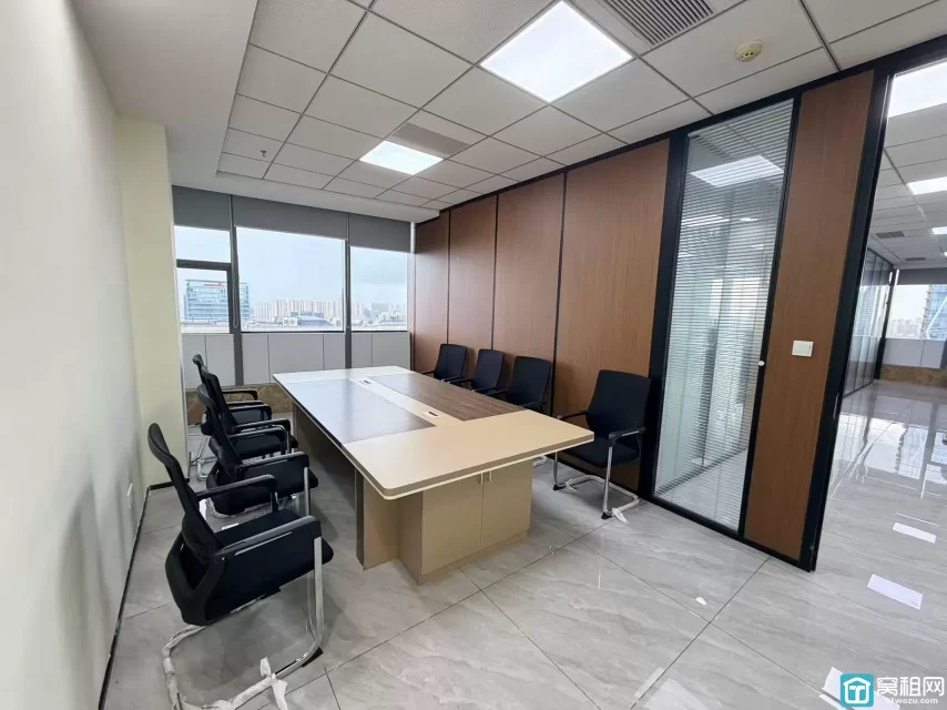 宁波嘉恒广场B座西南朝向面积215m²  单价：1.95元/m²/天