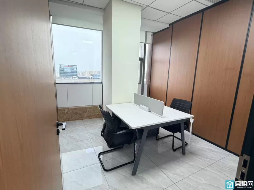 宁波嘉恒广场B座西南朝向面积215m²  单价：1.95元/m²/天