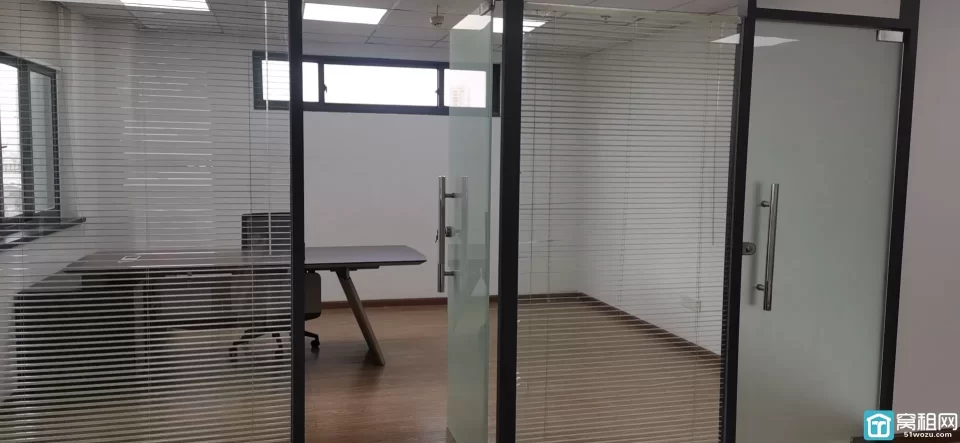 宁波火车东站正对面东方商务中心80平米写字楼出租3600元/月