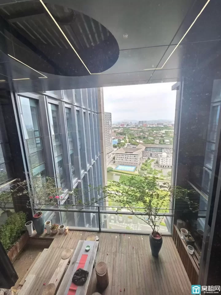 宁波鄞州区3号线和5号线鄞州区政府站新洲银座138平精装2隔间带家具 一口价4000元/月