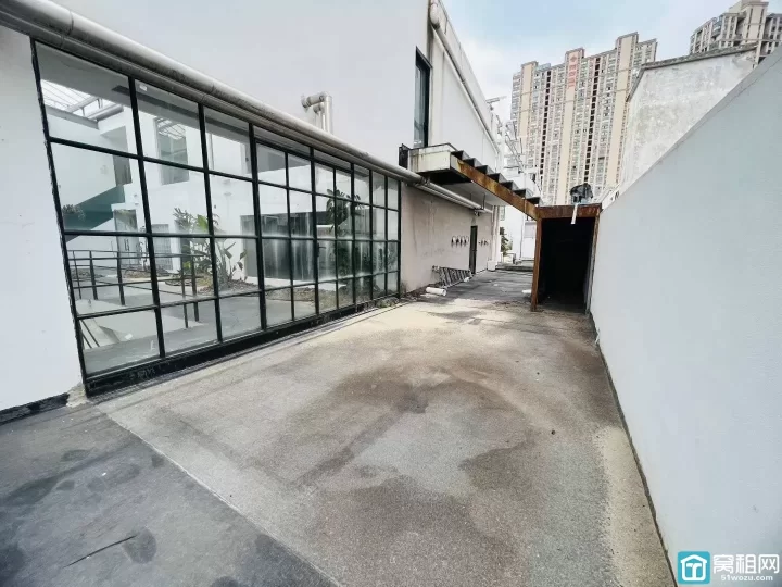 宁波印象城东进双创园80平，带50平院子！特价🉐️5.5万/年！
