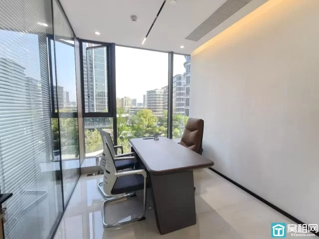 宁波6号线地铁口明迪大厦175平，江景房，东南朝向，全景落地窗
