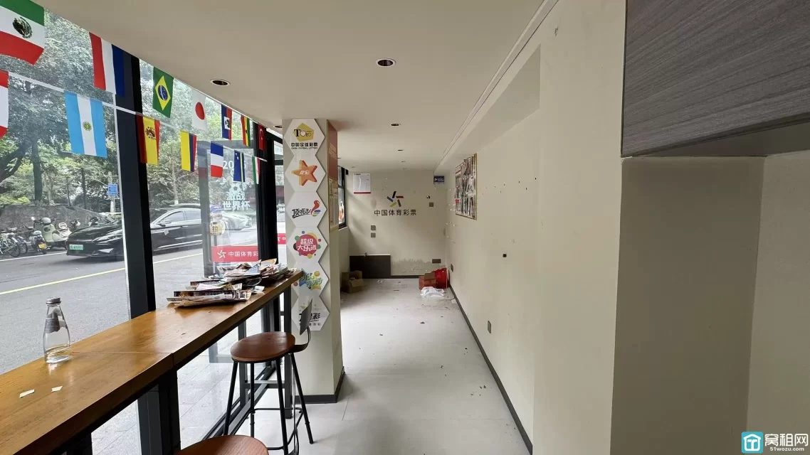 宁波大酒店楼下23㎡店铺出租租金7.5元/㎡/天适合彩票店