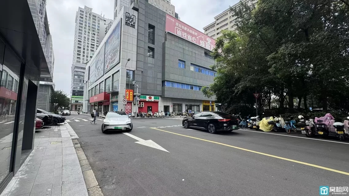 宁波大酒店楼下23㎡店铺出租租金7.5元/㎡/天适合彩票店