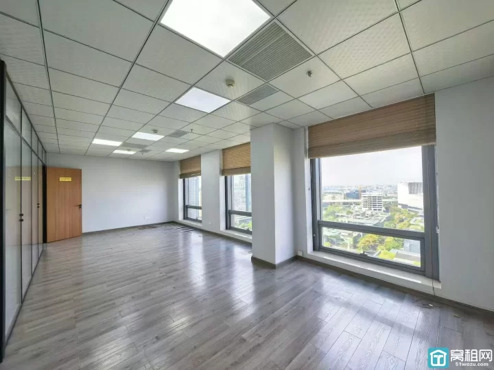 宁波高新区智慧园236平，西南朝向，四个隔间办公室出租