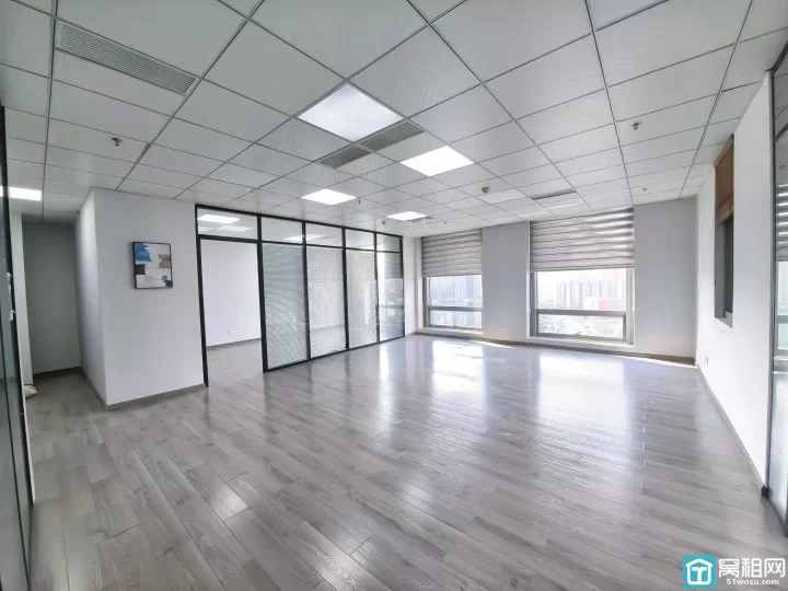 宁波高新区智慧园236平，西南朝向，四个隔间办公室出租