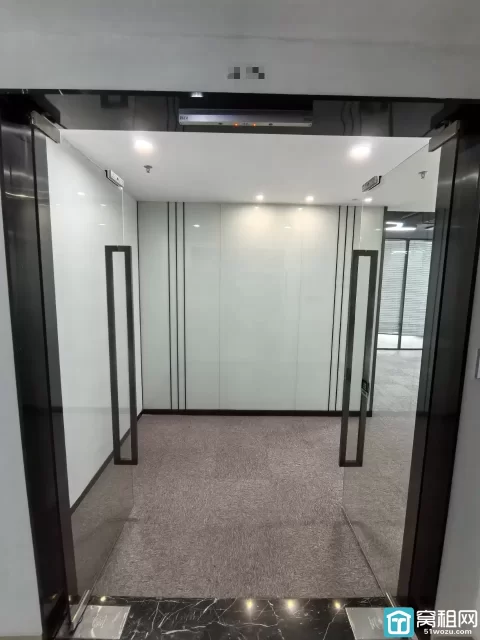 宁波白云街道月湖金汇大厦172.6平写字楼大通间带储物室出租