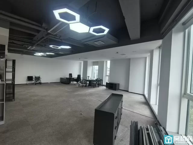 宁波白云街道月湖金汇大厦172.6平写字楼大通间带储物室出租