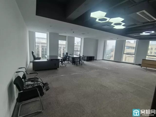 宁波白云街道月湖金汇大厦172.6平写字楼大通间带储物室出租