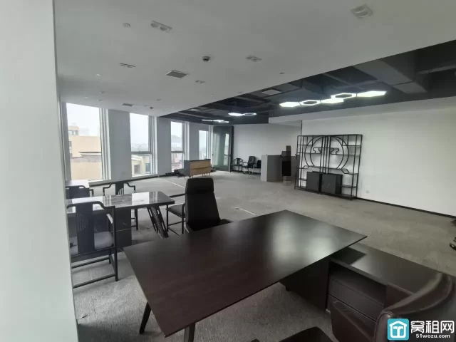 宁波白云街道月湖金汇大厦172.6平写字楼大通间带储物室出租