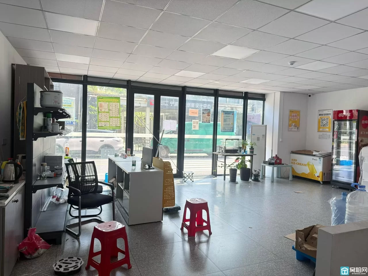 宁波江北区洪塘1楼店面原顺丰快递 已隔上下两层，层高6米多店铺出租