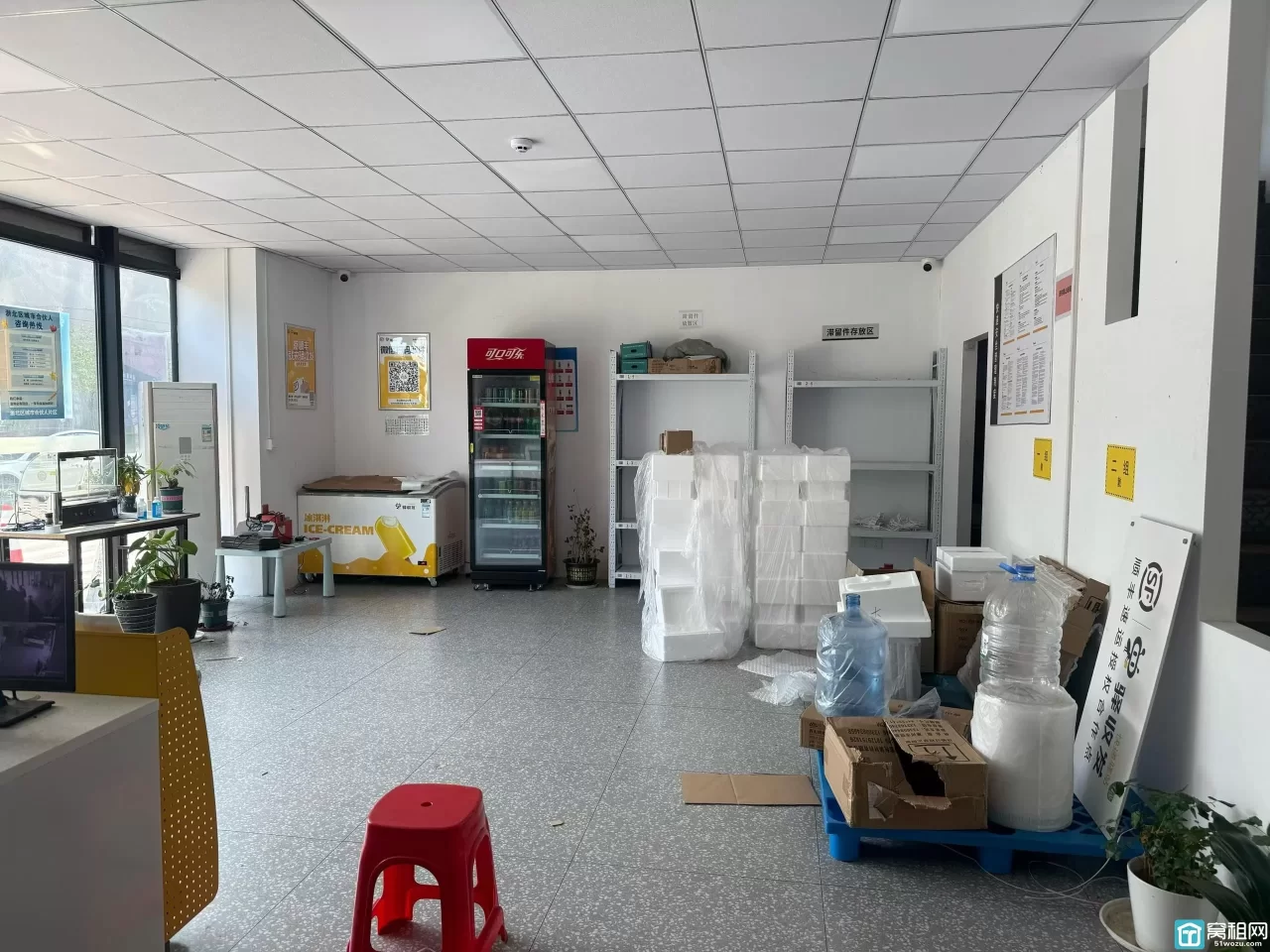 宁波江北区洪塘1楼店面原顺丰快递 已隔上下两层，层高6米多店铺出租