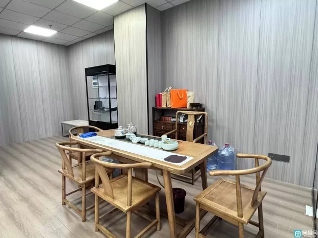 宁波银亿东都大厦113平 两隔间 全套家具 月租金5500元/月