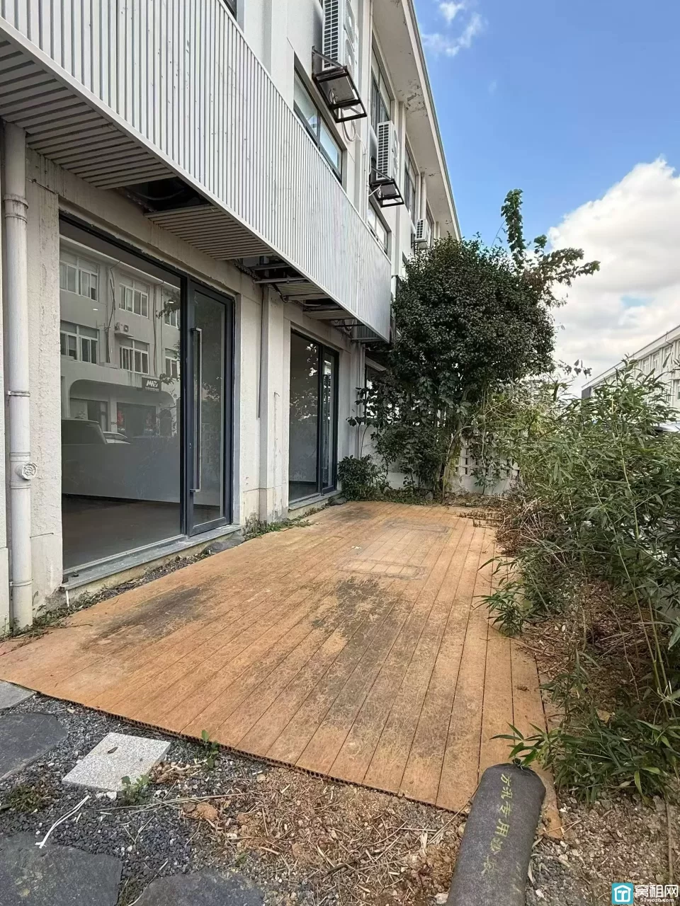 宁波云裳谷双门头 带庭院  436平展厅+办公出租单价1.2元