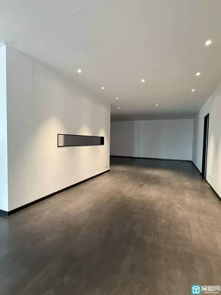 宁波云裳谷双门头 带庭院  436平展厅+办公出租单价1.2元